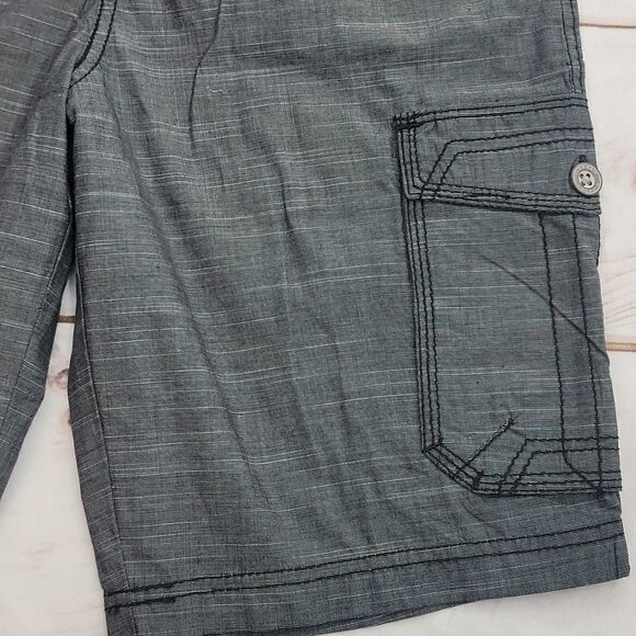 Mens Buckle Black Cargo style Shorts size 30 Standard Fit - Picture 2 of 10